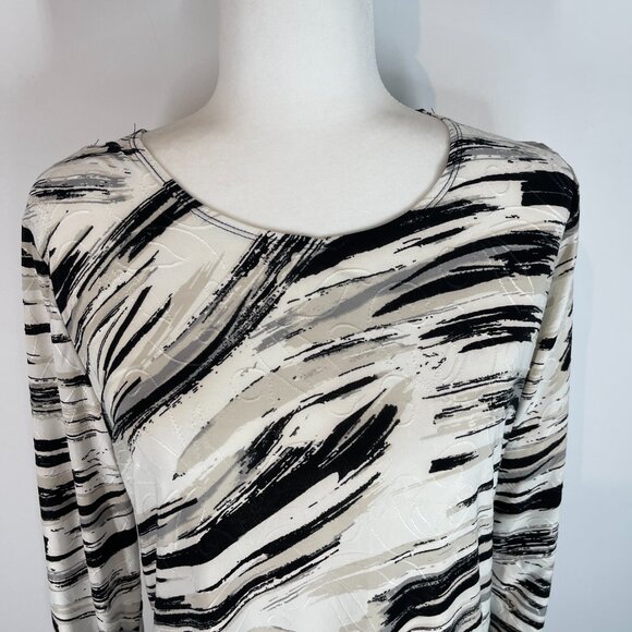 JM Collection NWT Black & White Embellished Blouse size Medium - Picture 3 of 4